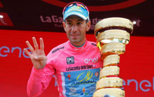 Nibali celebra su segundo Giro de Italia.