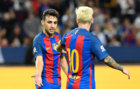 Munir celebra un gol con Messi.