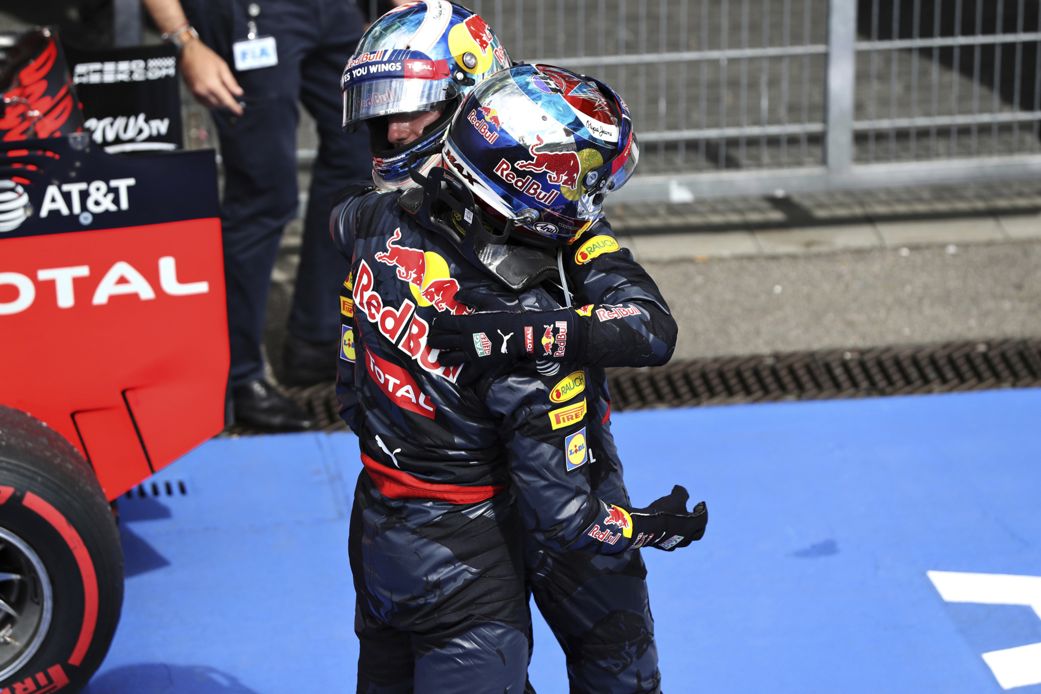 Verstappen y Ricciardo, celebrando el podio conseguido en Alemania