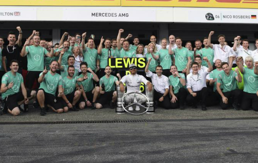 Los integrantes de Mercedes celebran la ltima victoria en Hockenheim