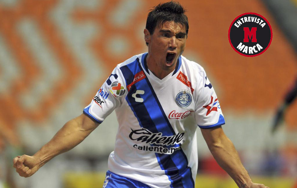 Alustiza celebra un gol con el Puebla.