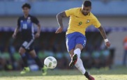 Gabigol chuta el esfrico con Brasil en los JJ.OO. 2016.