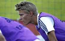 Odegaard durante una sesin de trabajo con el Real Madrid. /