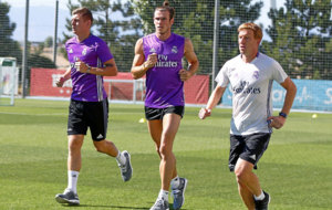 Kroos (26) y Bale (27), ayer en Valdebebas