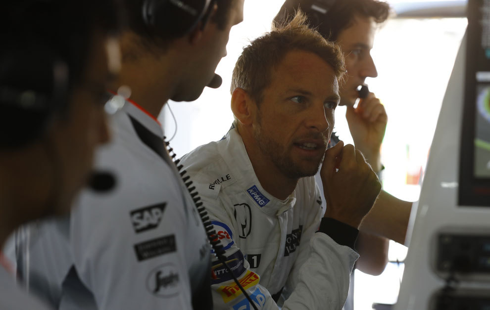 Button, en el box de McLaren durante el GP de Alemania