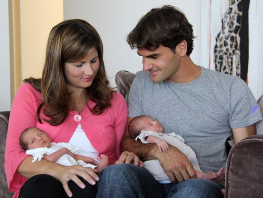 Federer con su mujer Mirka y los dos hijos