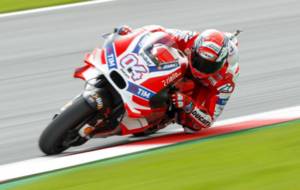 Dovizioso con su Ducati durante el entrenamiento en el Gran Premio de...