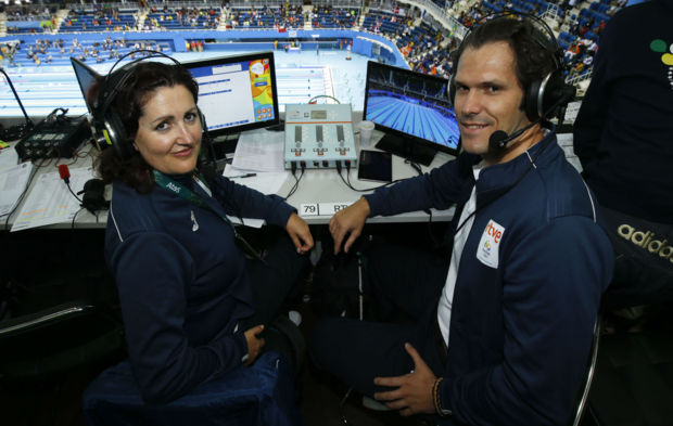 Julia Luna y Javier Soriano, en su puesto de comentaristas.