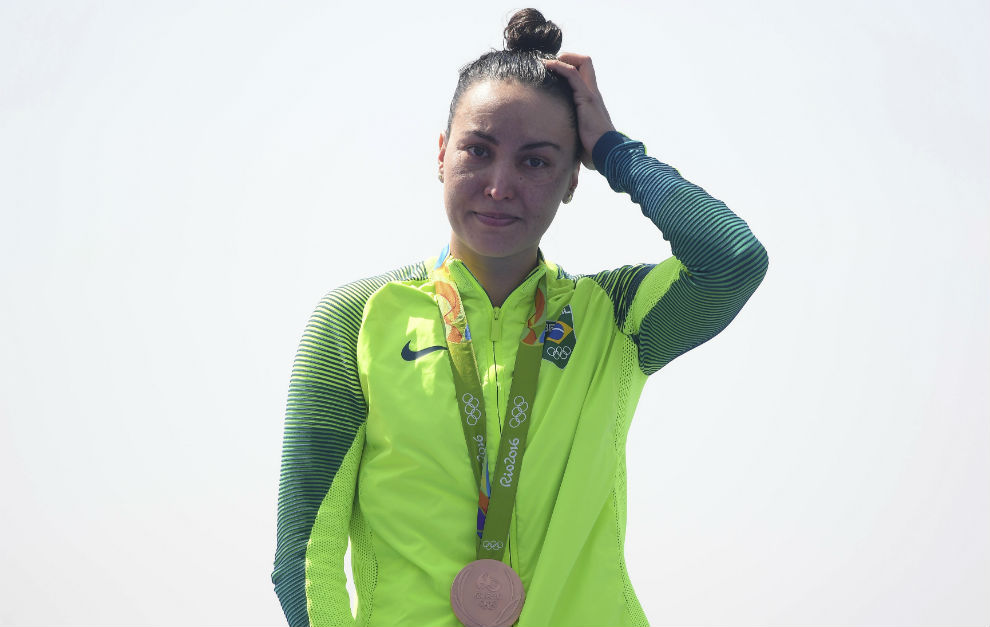 Poliana Okimoto, en el podio con la medalla de bronce.