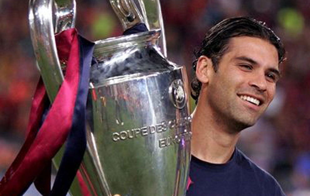 Rafael Mrquez con el trofeo de la Champions League.