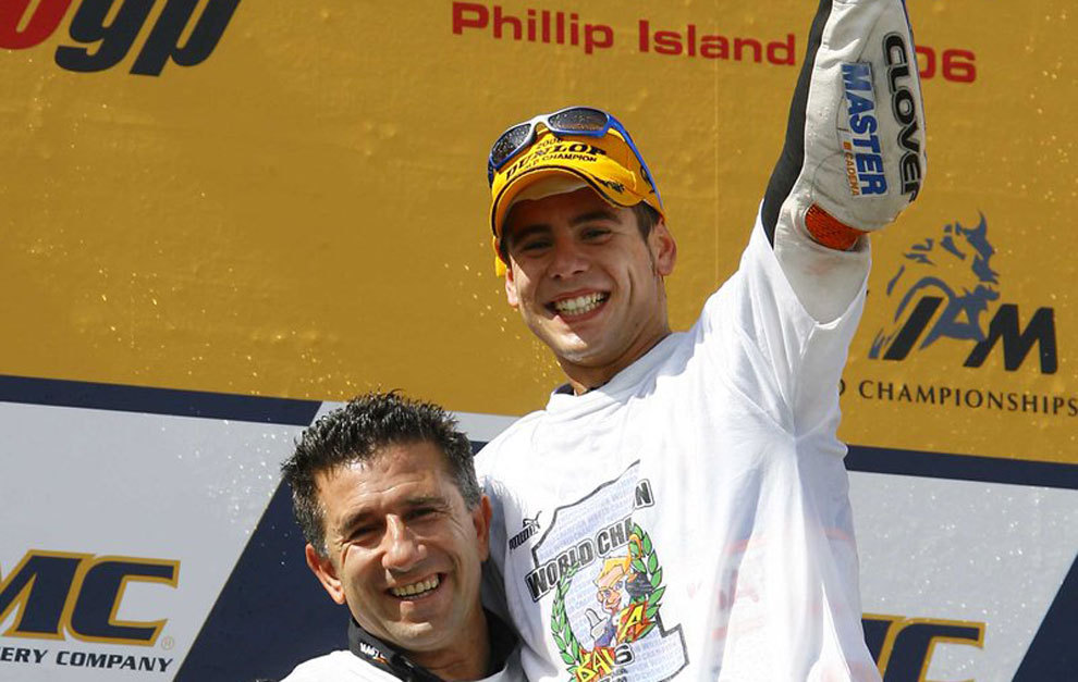 Aspar y Bautista celebrando el campeonato del mundo de 125 cc en 2006