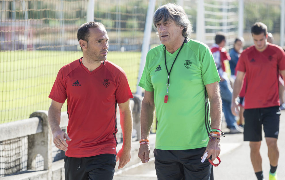 Nino y Martn en un entrenamiento de Osasuna