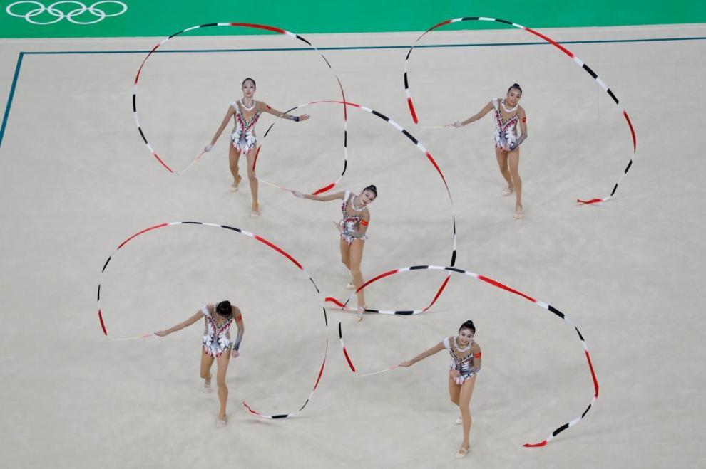 El equipo chino de gimnasia rtmica durante una actuacin en Ro.