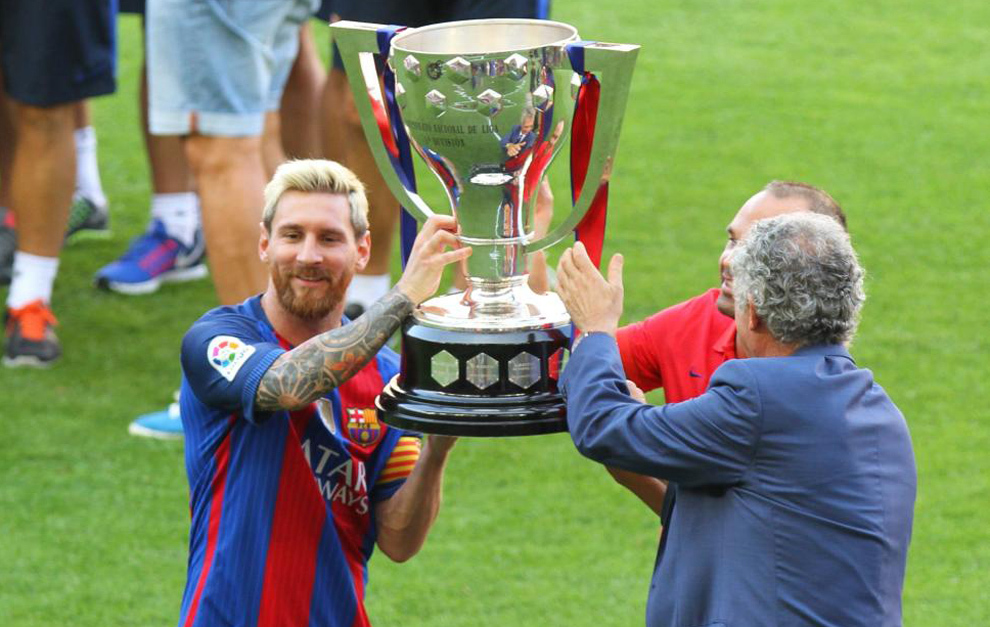 Messi and Iniesta parade the LaLiga trophy won in 2015/16