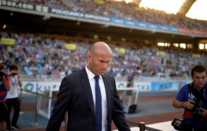 Zidane, antes del inicio del encuentro en Anoeta
