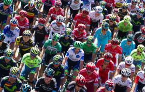El pelotn, en la segunda etapa de la Vuelta a Espaa.
