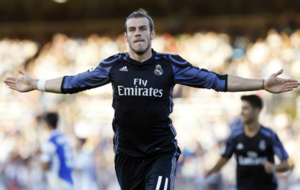 Gareth Bale celebra uno de sus goles en Anoeta