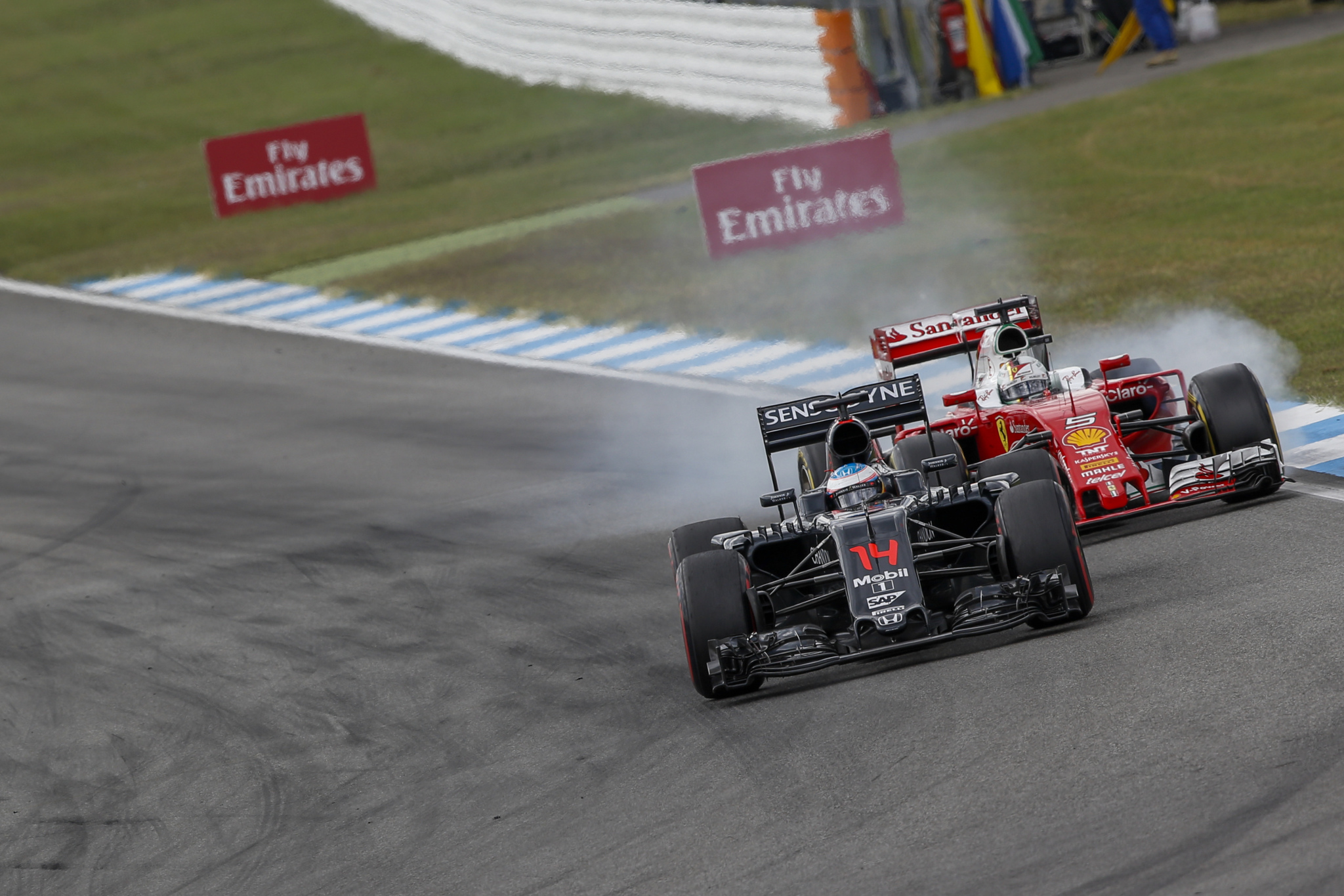 Alonso y Vettel, durante el GP de Alemania