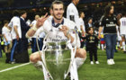 Bale posa con la orejona de la undcima Champions en San Siro