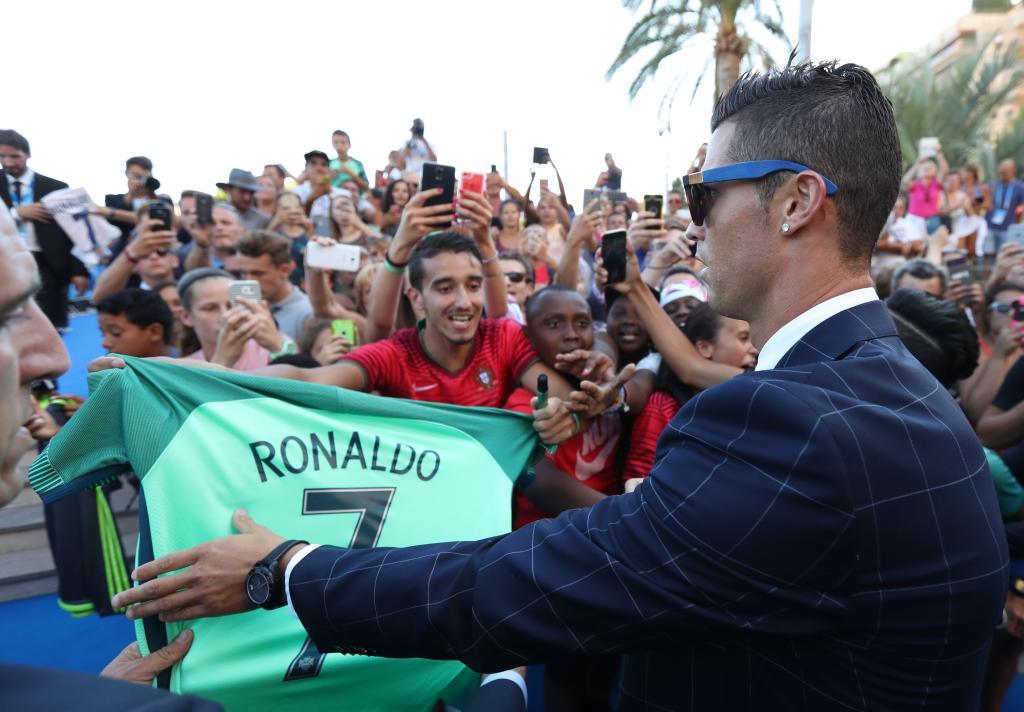 HWC Trading Cristiano Ronaldo Manchester United Man U Regalos Impresos Imagen De Autógrafo Firmado para Los Aficionados Al Fútbol Y Partidarios 