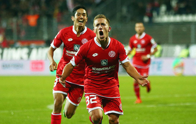 Pablo de Blasis celebra un gol con el Mainz 05.