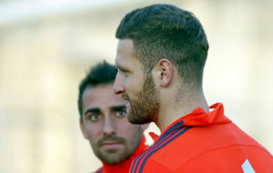 Alccer y Mustafi, en un entrenamiento del Valencia