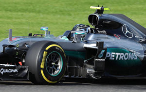 Rosberg pilota su Mercedes en Spa-Francorchamps.
