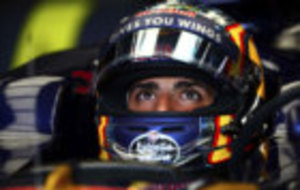 Carlos Sainz en el box de Toro Rosso