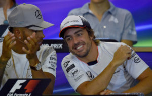 Lewis Hamilton y Fernando Alonso, durante la rueda de prensa oficial...
