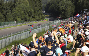 Max Verstappen se acerca al Force India de Checo Prez aclamado por...