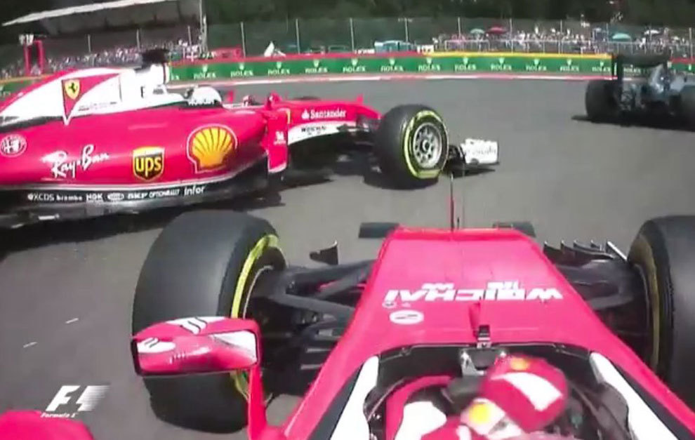 Toque entre Raikkonen y Vettel en la primera curva