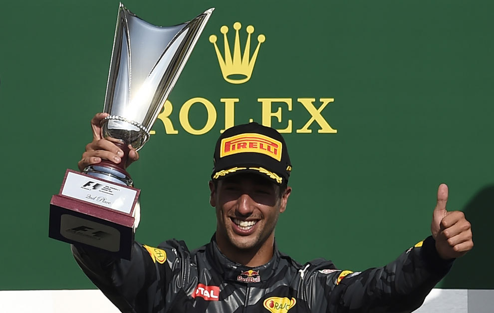 Ricciardo celebra su segundo puesto en el podio de Spa