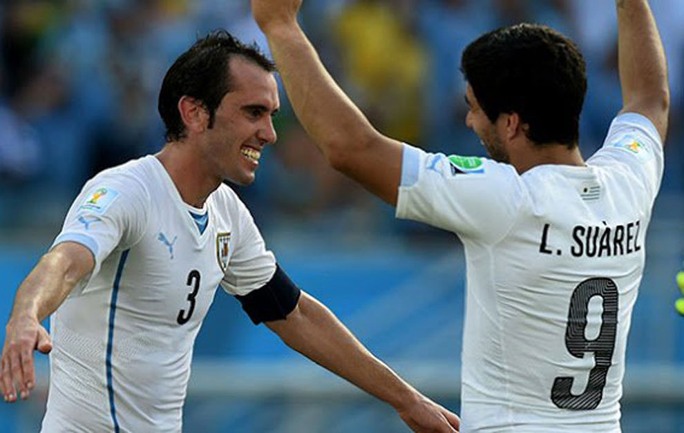 Godn y Surez en un partido con Uruguay.