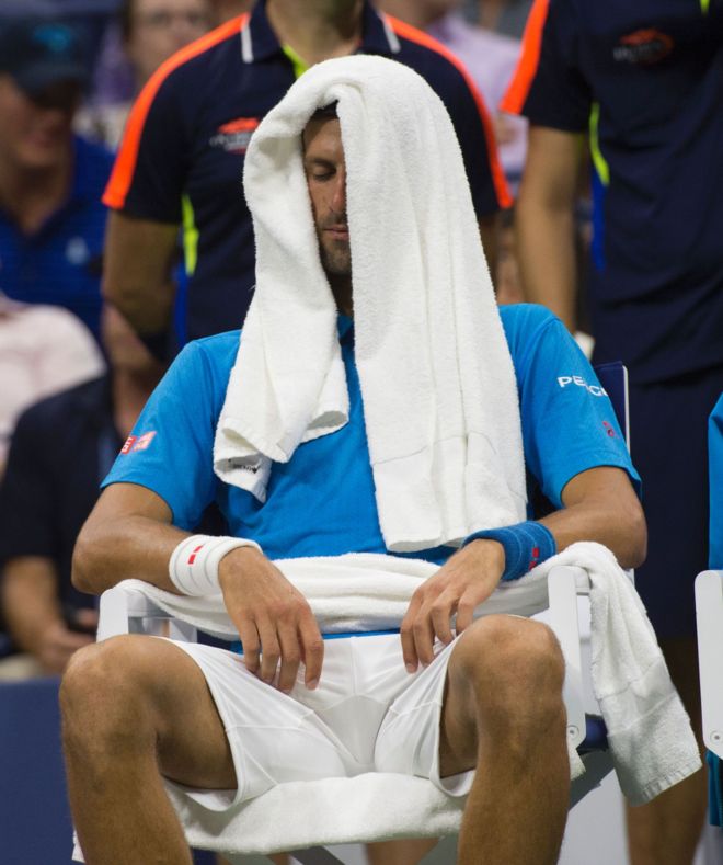 Djokovic, en un descanso del duelo frente al polaco Jerzy Janowicz,