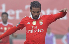 Mehdi Carcela-Gonzlez, durante un partido con el Benfica