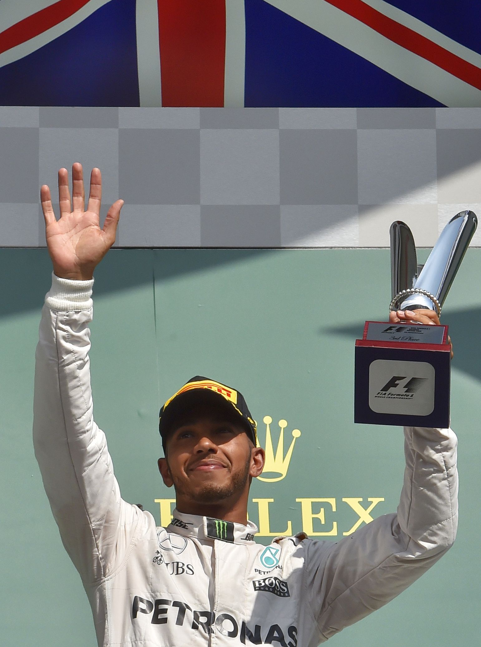 Hamilton celebra su tercer puesto en Spa