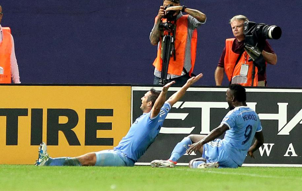 Lampard celebra su gol en el descuento