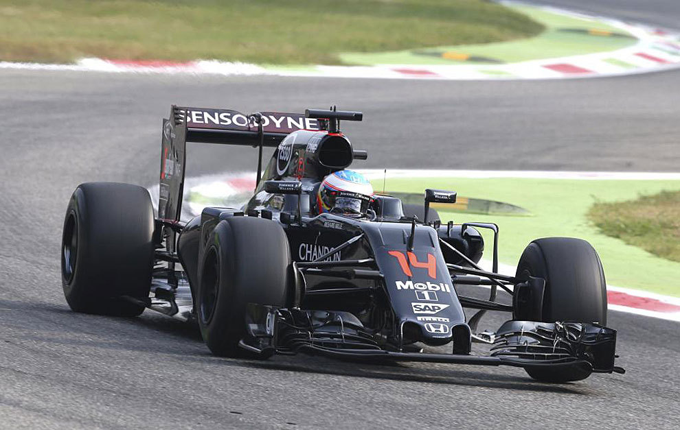 Alonso pilota su McLaren en Monza.