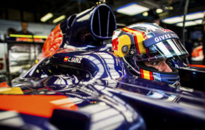 Sainz en el box de Toro Rosso en Monza