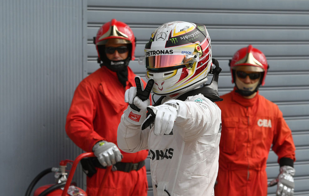 Hamilton celebra su pole en Monza