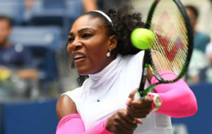 Serena pega de revs