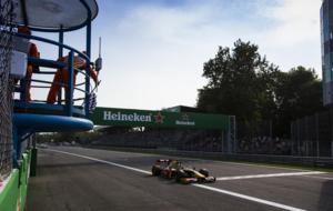 Giovinazzi cruza la lnea de meta en Monza