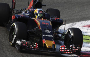Carlos Sainz pilota su Toro Rosso en Monza.