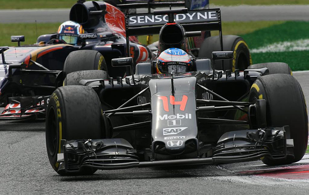 Alonso pilota su McLaren en Monza.