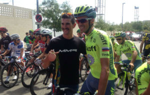 Carlos Coloma, junto a Alberto Contador en Alcaiz.