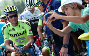 Alberto Contador, esperando la salida de la 16 etapa de La Vuelta.