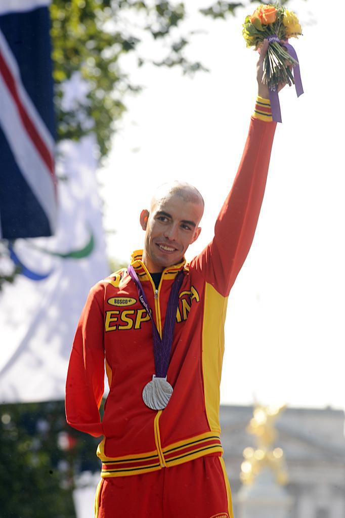 Abderrahman Ait con su plata en maratn en los Juegos de Londres