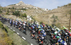 El pelotn de la Vuelta, durante la etapa del lunes.