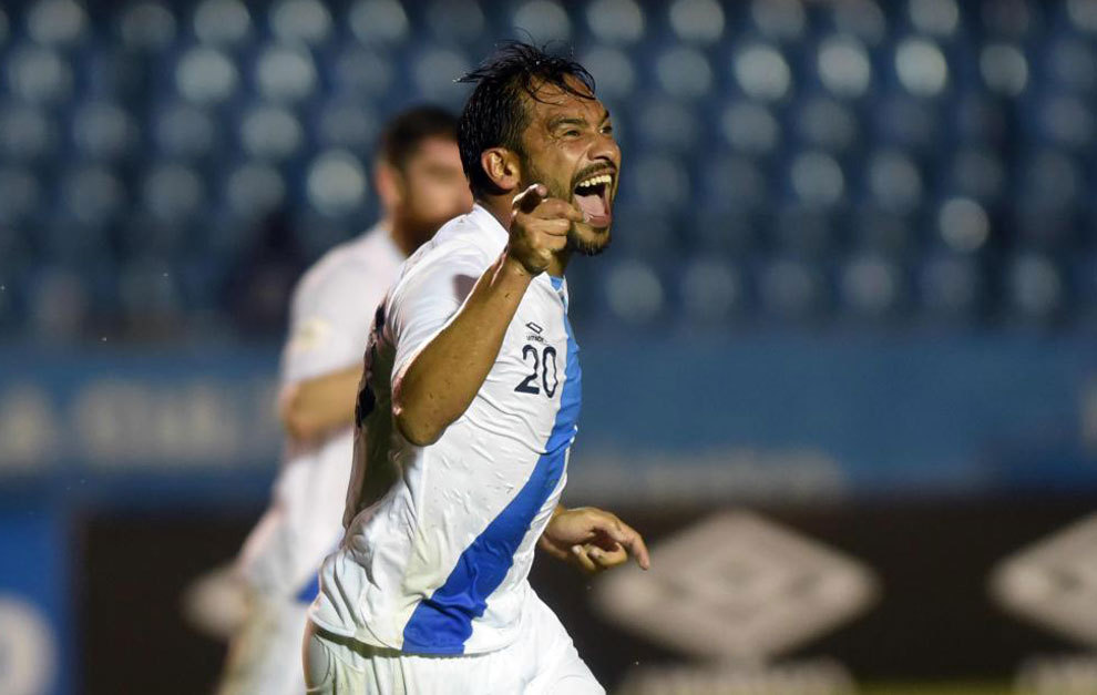 Ruiz celebra uno de sus goles a San Vicente y Granadina.