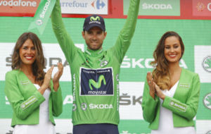 Alejandro Valverde en el podio de la 15 etapa